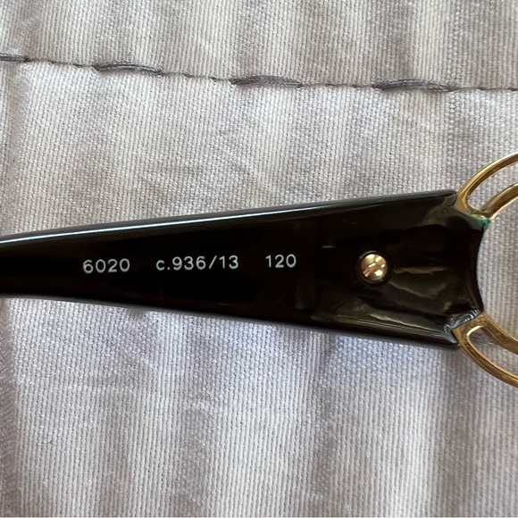 CHANEL Brown with Gold CC Logo Sunglasses. - Picture 6 of 12